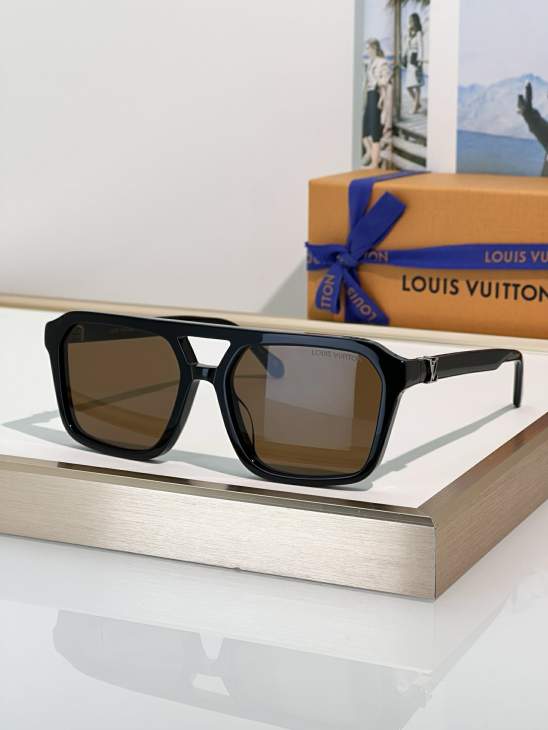 Picture of Louis Vuitton Sunglasses _SKUfw76706014fw